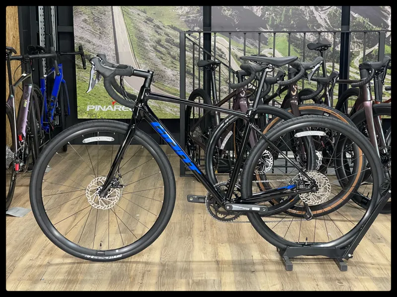 Giant Contend AR 4 Medium Black 2022-1